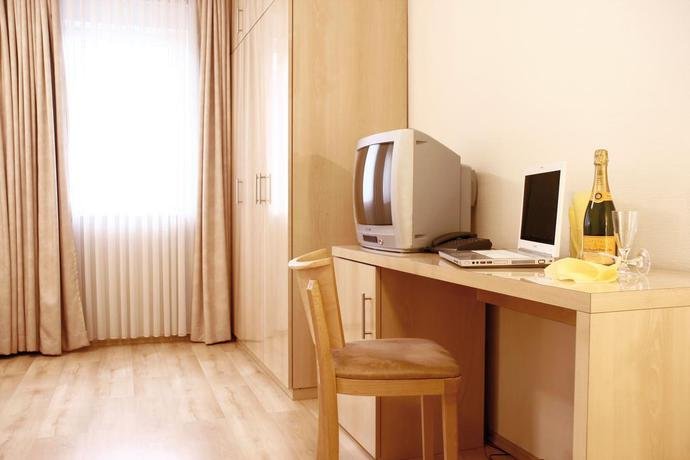 Фото Hotel Am Kurfuerstenplatz - Messe