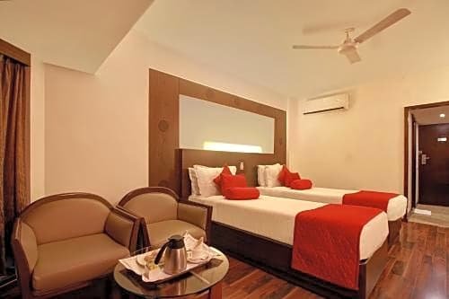 Фото The Monarch