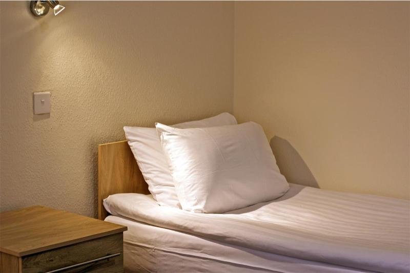 Фото Oyo Central Hotel Golders Green