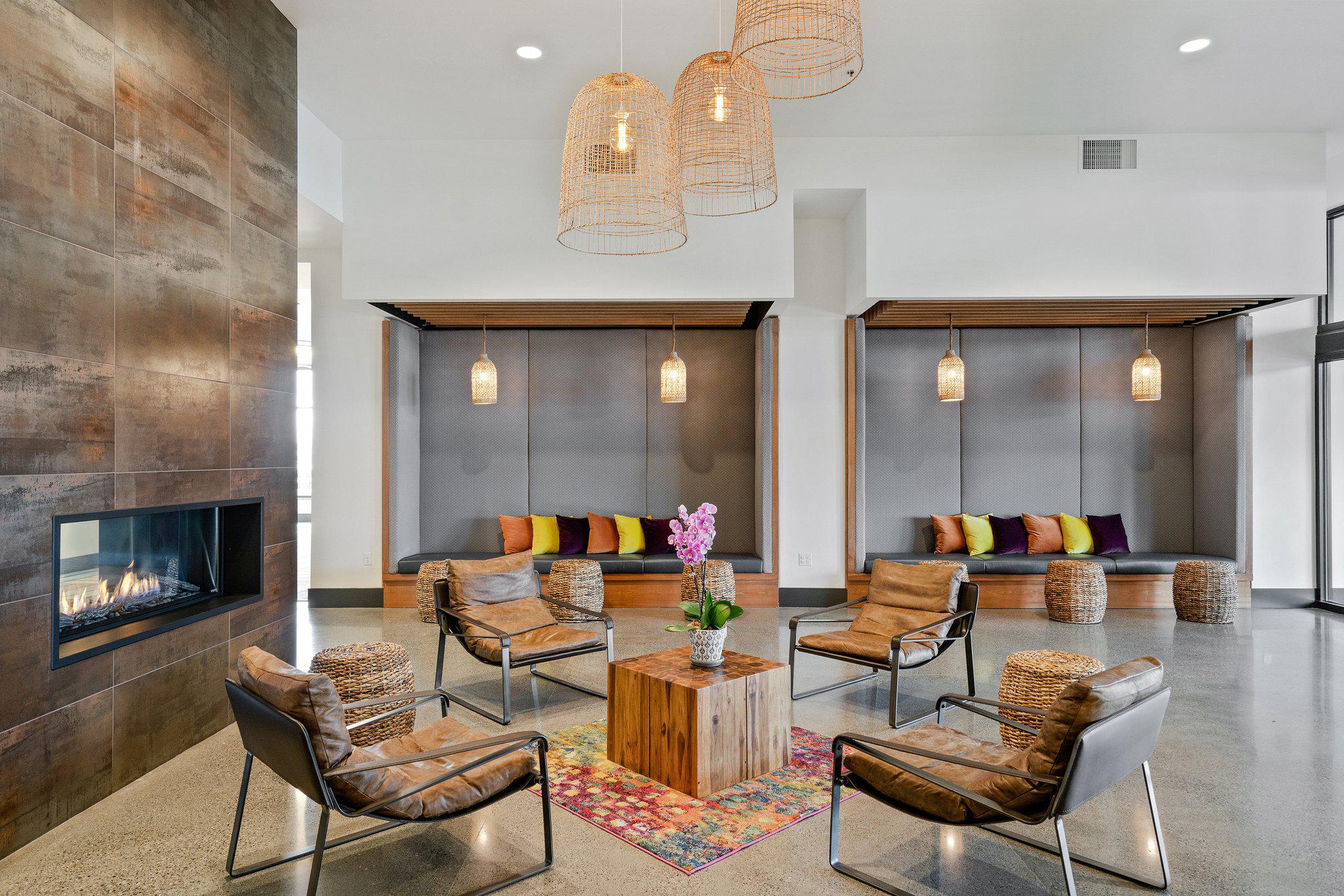 Фото Hotel Indigo Everett - Waterfront Place, an Ihg Hotel