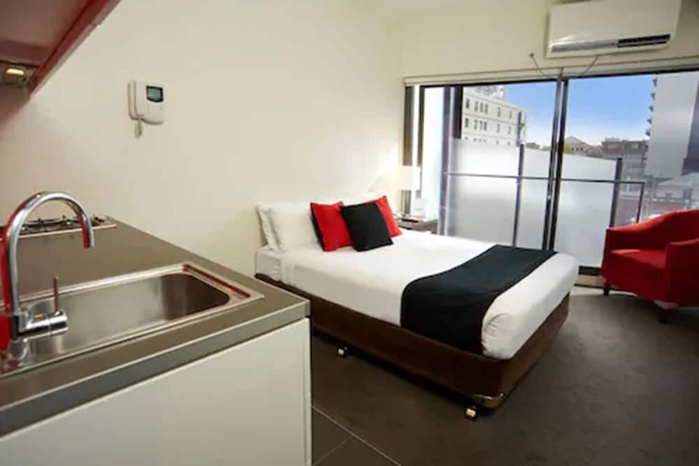 Фото City Edge on Elizabeth