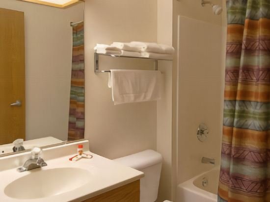 Фото Super 8 by Wyndham West Branch