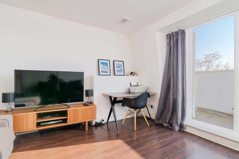 Фото Trendy 1br Home in Islington With Balcony!