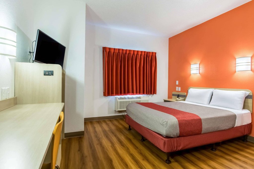 Фото Clarion Hotel Fort Mill Near Amusement Park