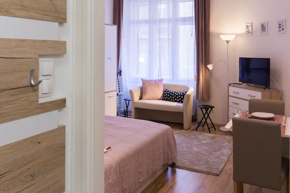 Фото Be a Budapester