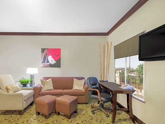 Фото Hawthorn Suites by Wyndham Lubbock