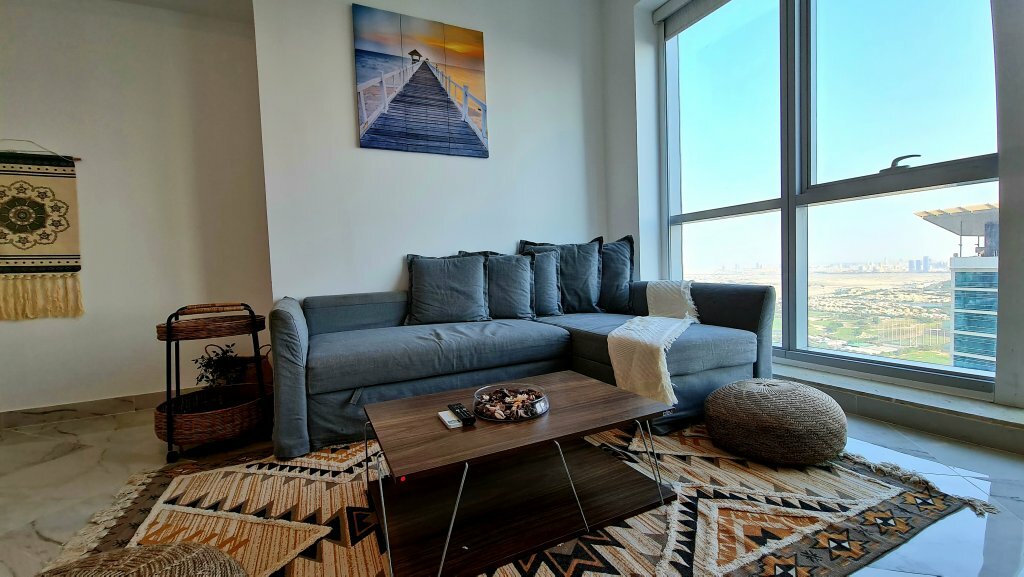 Short-term housing rental Serene 2bd High floor Golf course view Apartments, Dubai, photo
