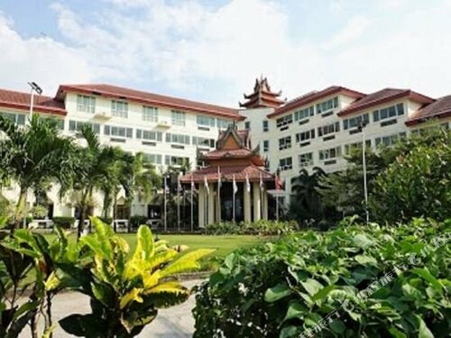 Гостиница Mawlamyine Strand Hotel