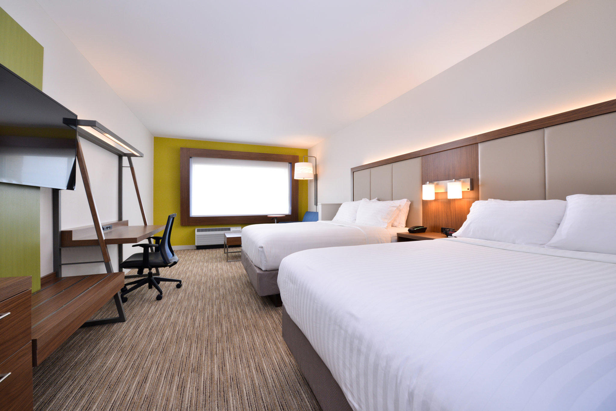 Фото Holiday Inn Express & Suites Madison, an Ihg Hotel