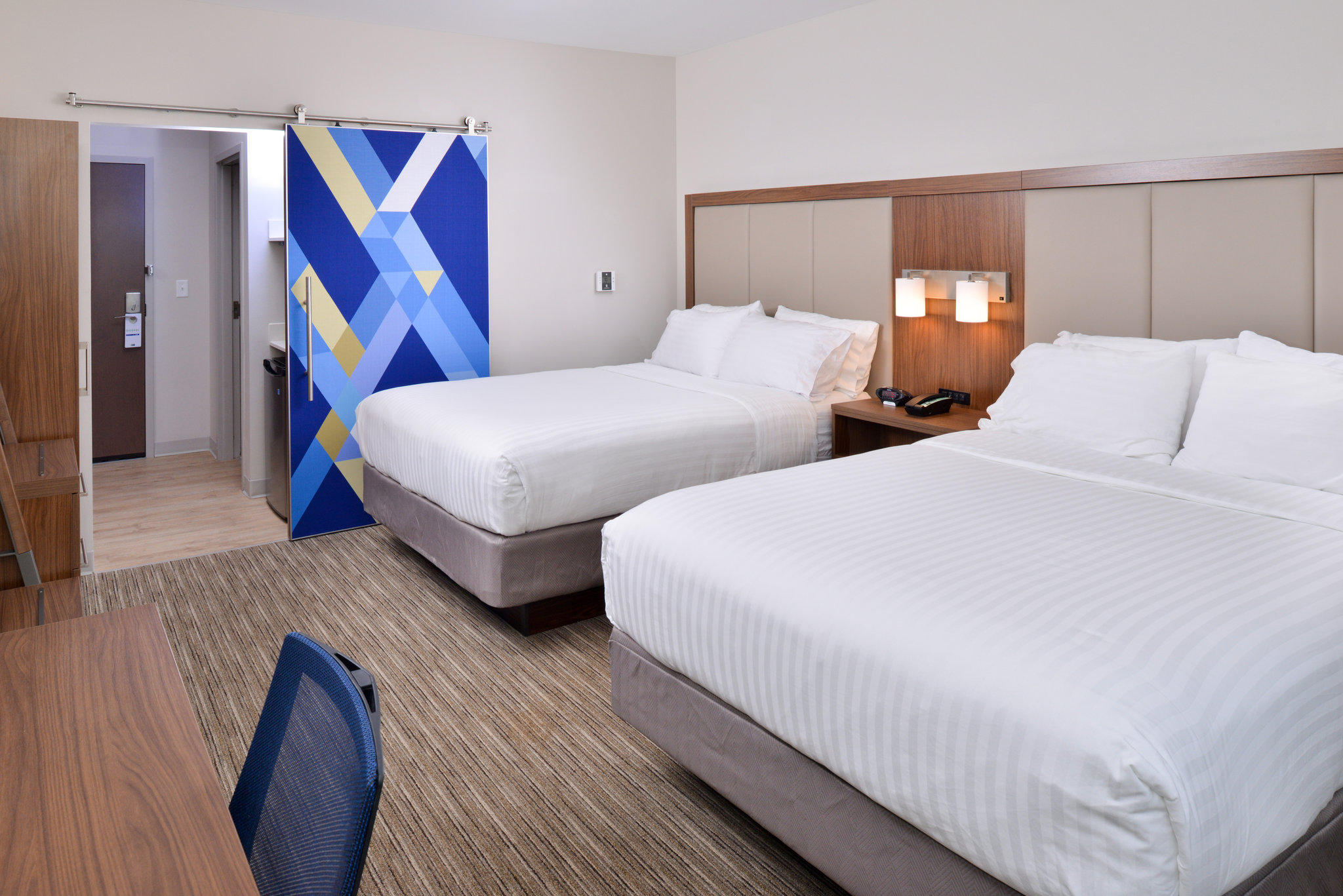 Фото Holiday Inn Express & Suites Madison, an Ihg Hotel