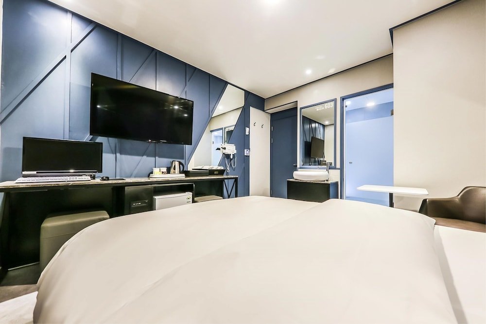 Фото Sintanjin Hotel Box Daejeon