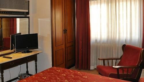 Фото Hotel Reyes Catolicos