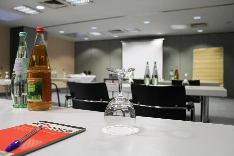 Фото Mercure Hotel Stuttgart Zuffenhausen