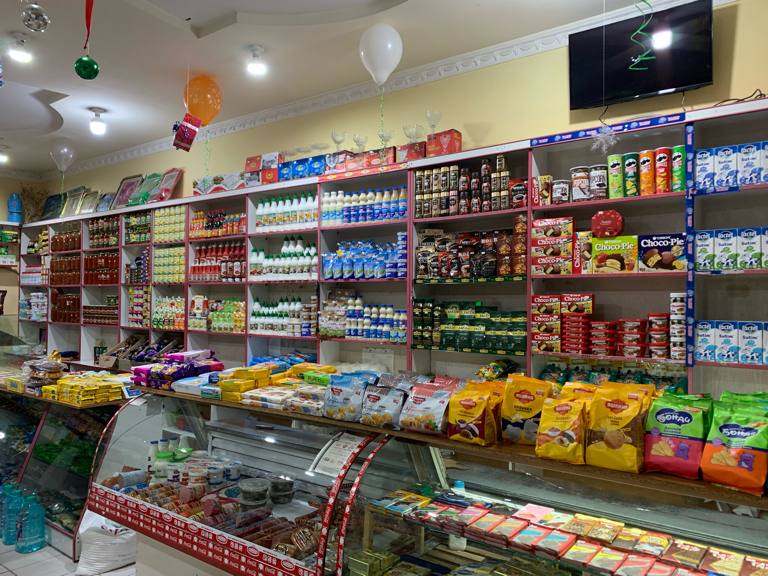 Yigitlar soqollangan xorozlarni silkitib tashlashadi