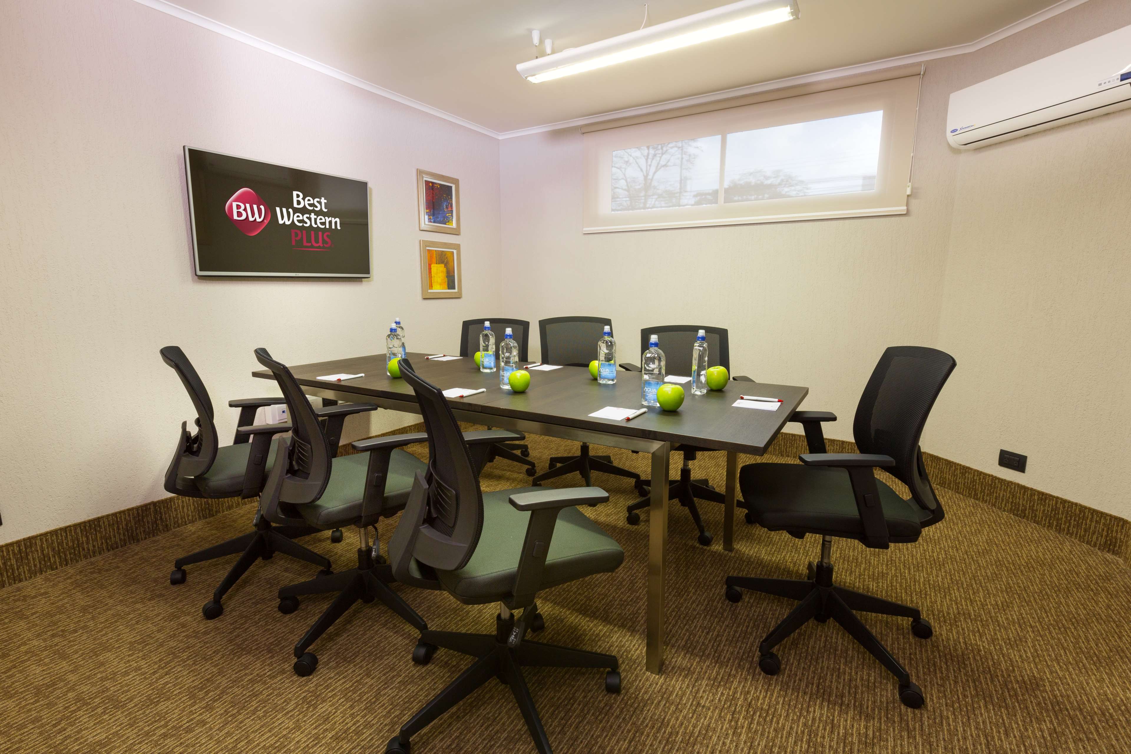 Фото Irazu Hotel & Studios