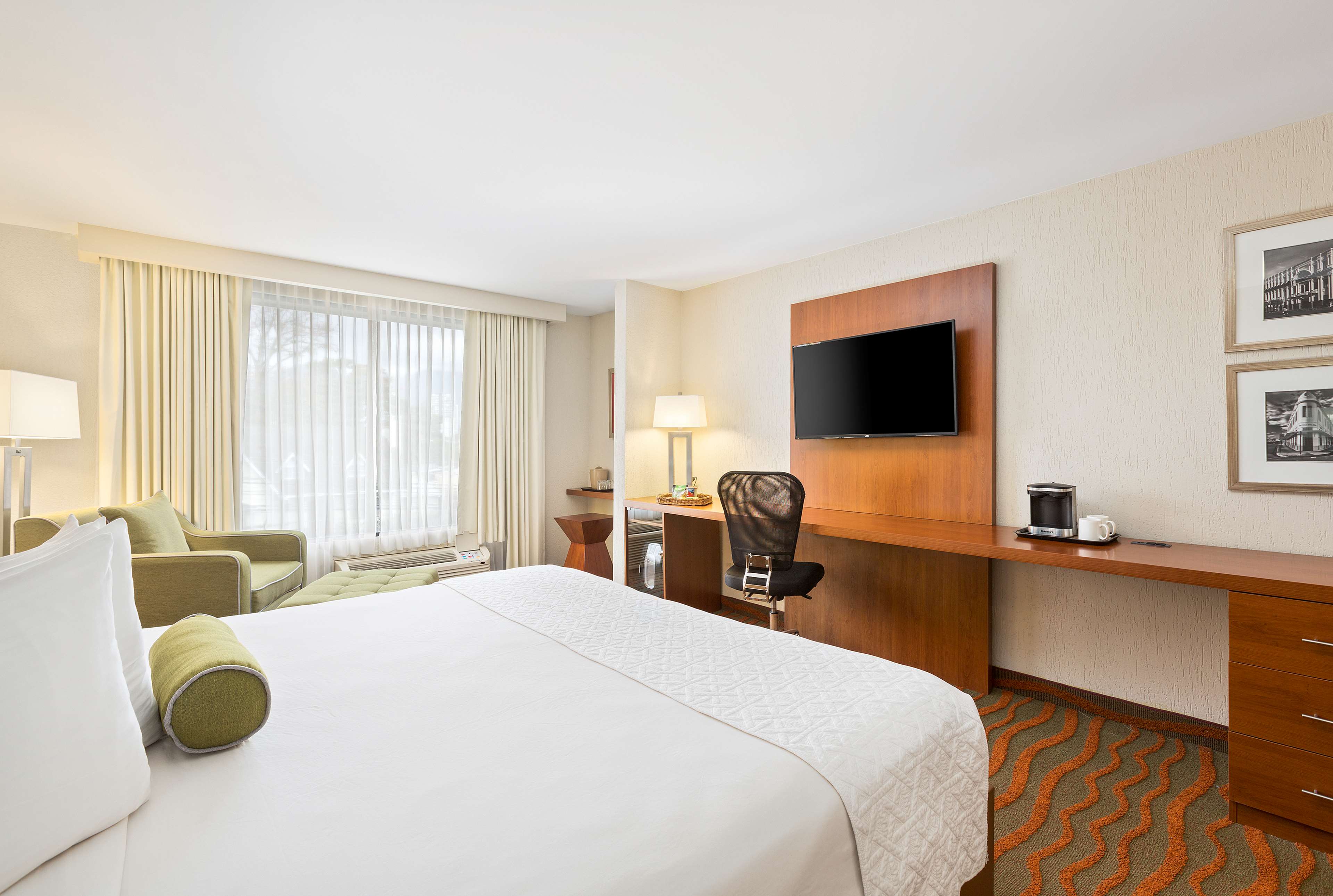 Фото Irazu Hotel & Studios