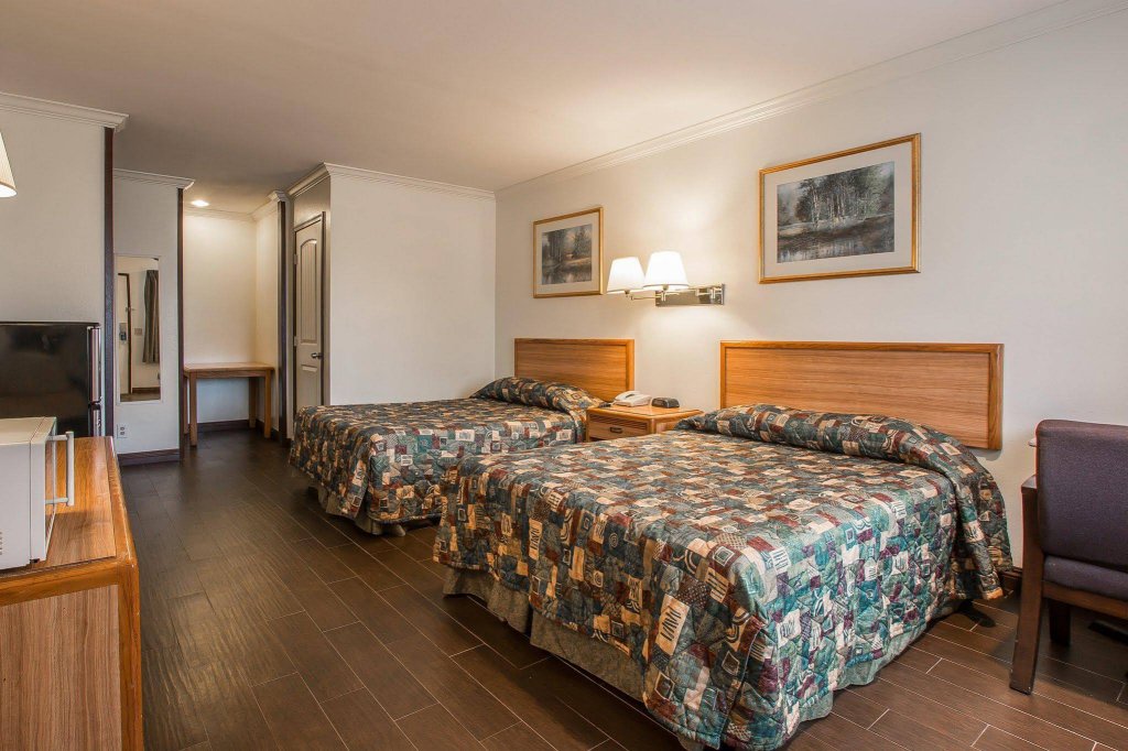 Фото Palm Inn Hotel near Tyler Mall Riverside