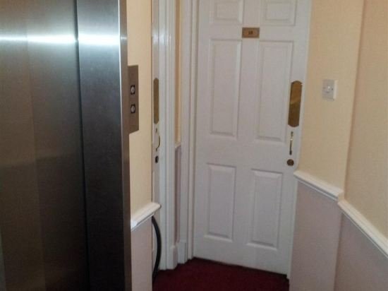 Фото West Cromwell Hotel