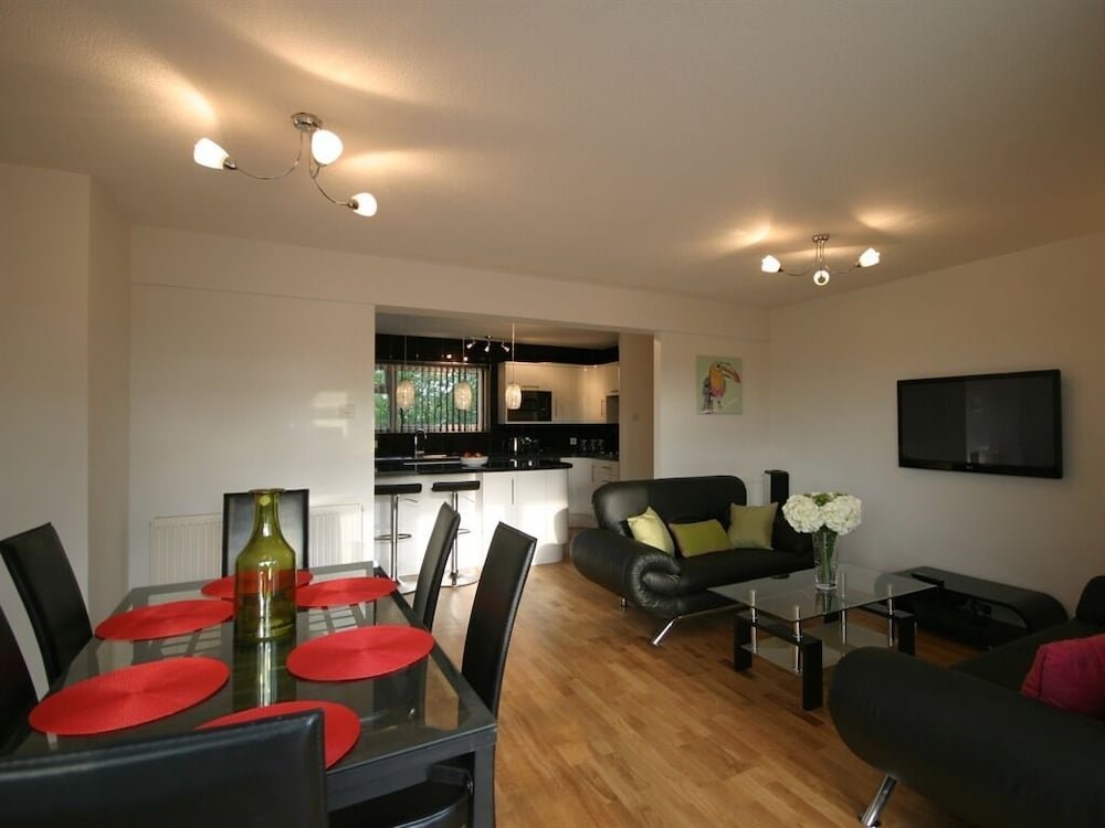 Фото Bishop's Court Apartment