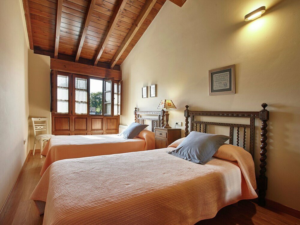 Hotel Inviting Mansion in Nava With Swimming Pool, Principality of Asturias, photo