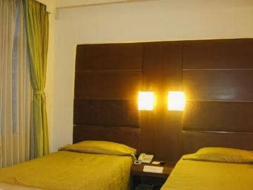 Внешний вид отеля The Senator Hotel в Калькутте, фото 2