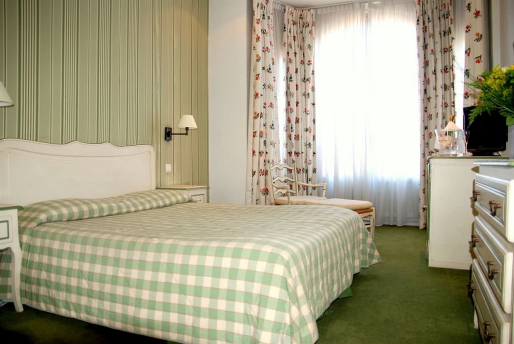 Фото Hôtel Le Grimaldi