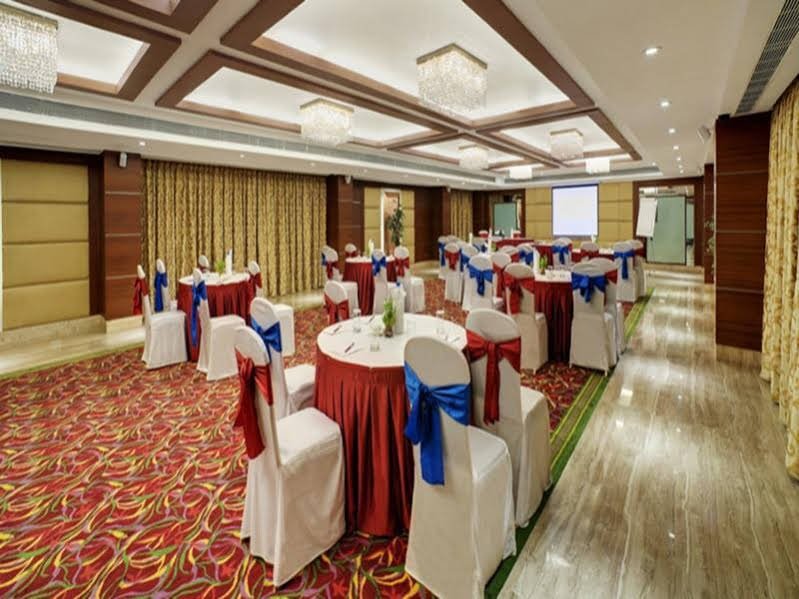 Фото Ramada by Wyndham Ahmedabad