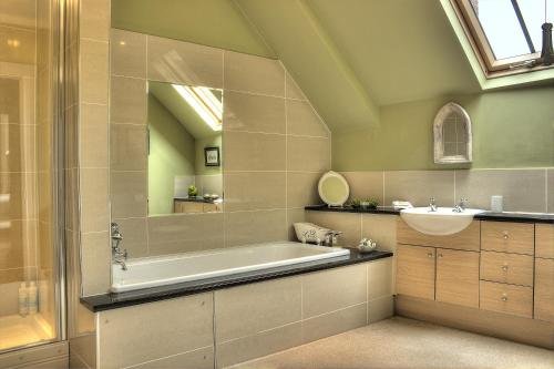 Фото Goss Hall Bed & Breakfast