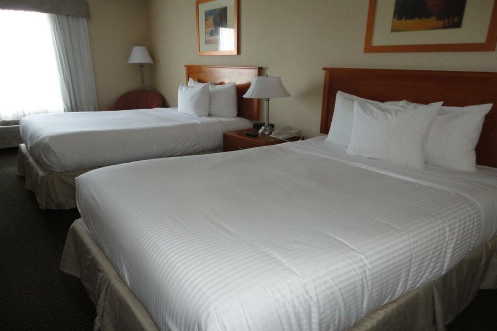 Фото Days Inn by Wyndham Edmonton South