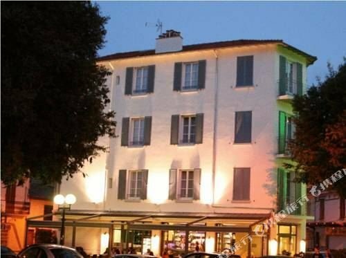 Внешний вид отеля La Place в Антибе, фото 2