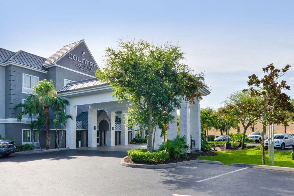Фото Country Inn & Suites by Radisson, Vero Beach-I-95, Fl