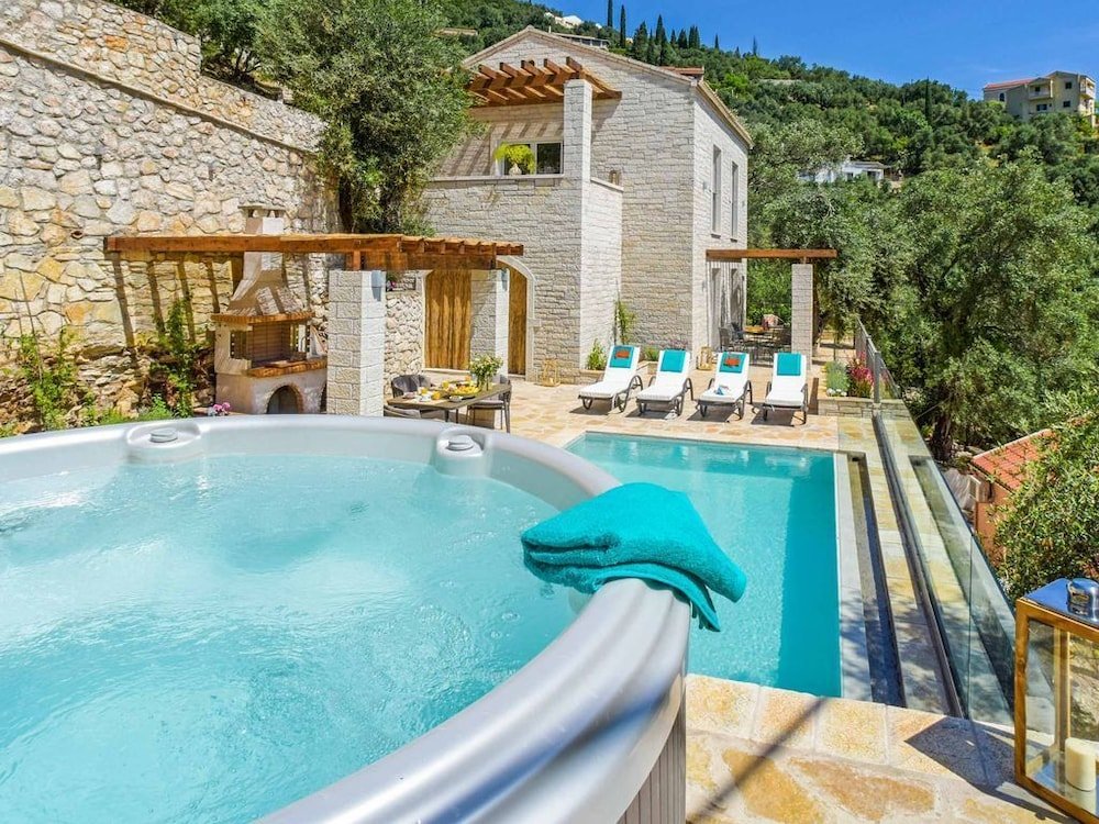 Фото Four-Bedroom Villa Eleni by Konnect, with Private Pool & Stunning Seaview