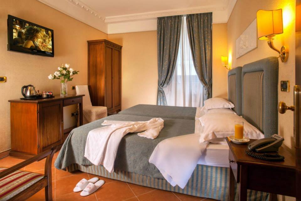 Фото отеля 2