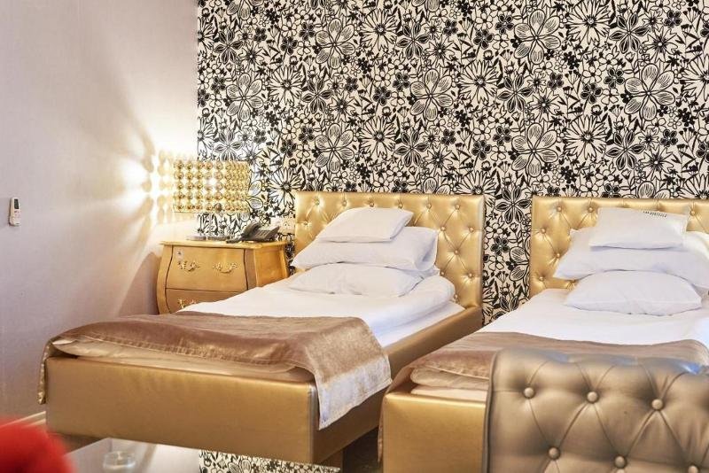 Фото Weekend Boutique Hotel