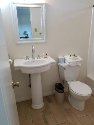 Фото Ramona Valley Inn