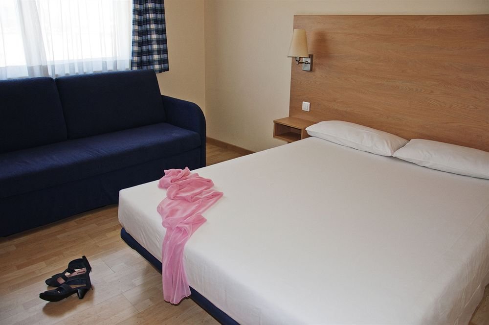 Фото Travelodge Madrid Torrelaguna