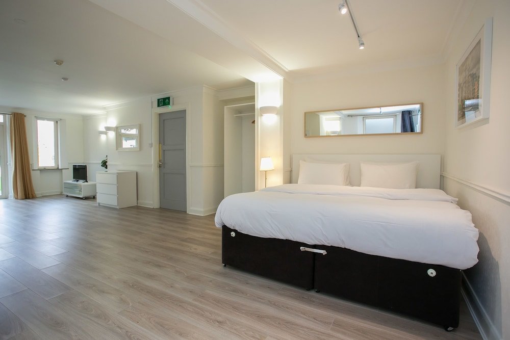 Фото Ballsbridge Townhouse - Merrion Road