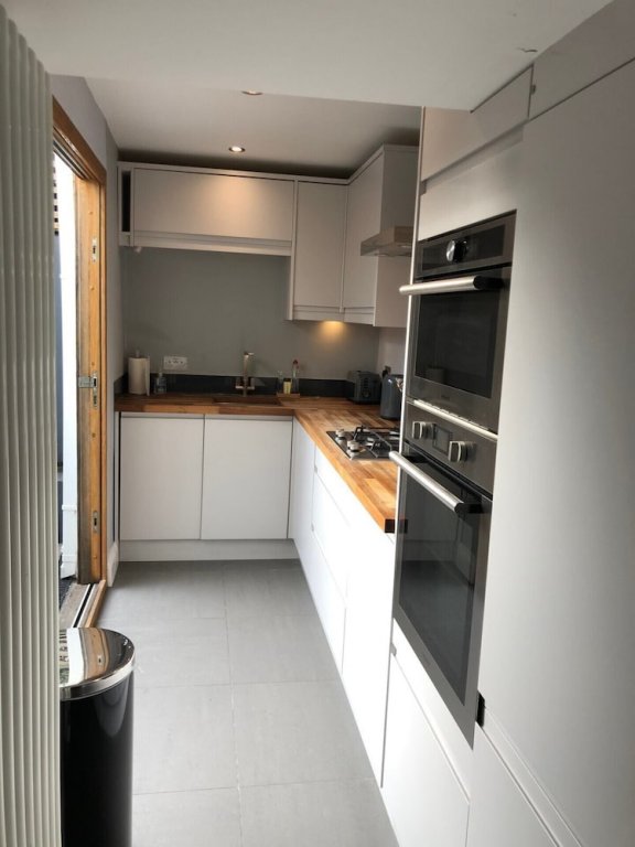 Фото Modern and Stylish 2 Bedroom House in Brighton