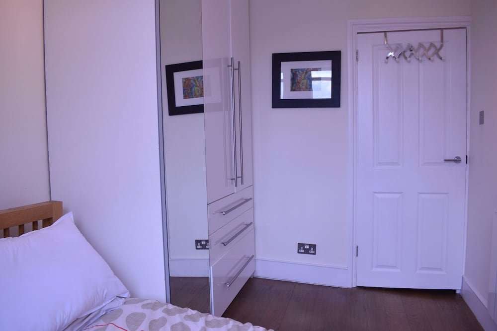 Фото Comfortable Central 1 Bedroom Flat