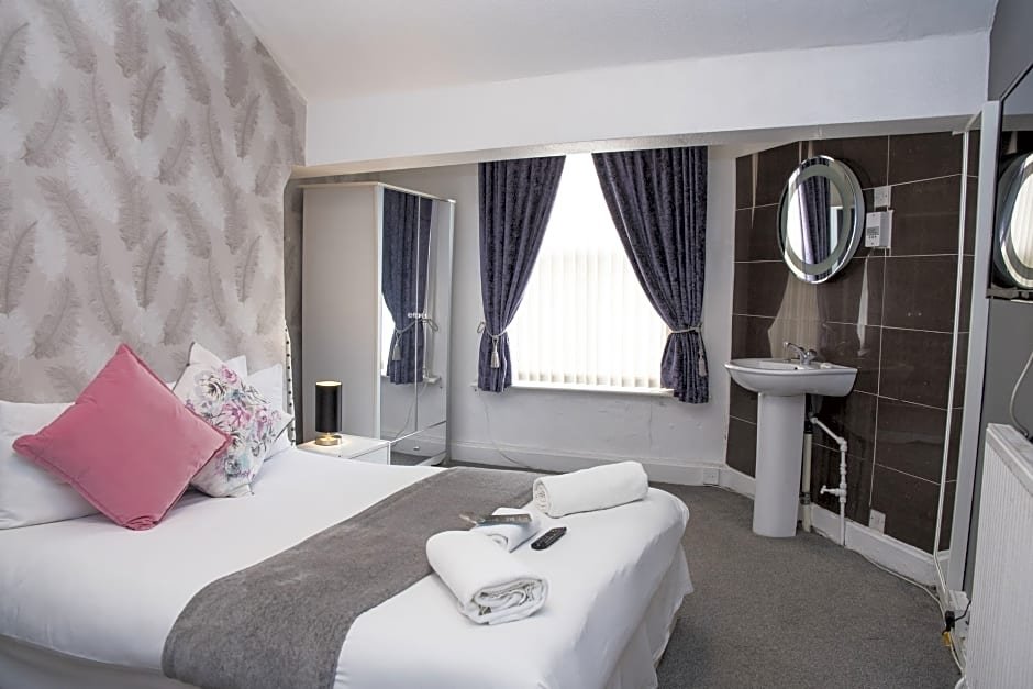 Фото The Mitre Hotel