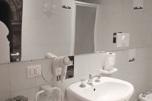 Фото Хостел New Generation Hostel Milan Center Navigli