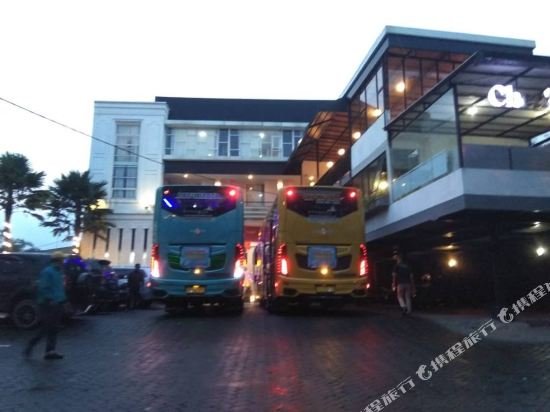 Фото De Wahyu Hotel