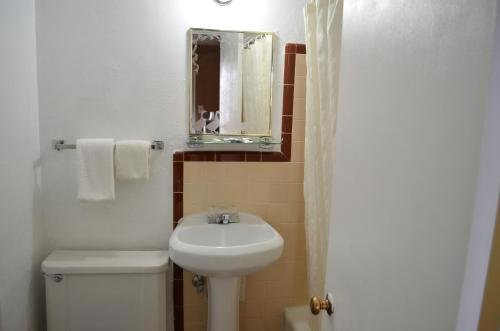 Фото Classic Inn Motel