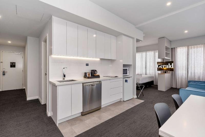 Фото The Gerald Apartment Hotel