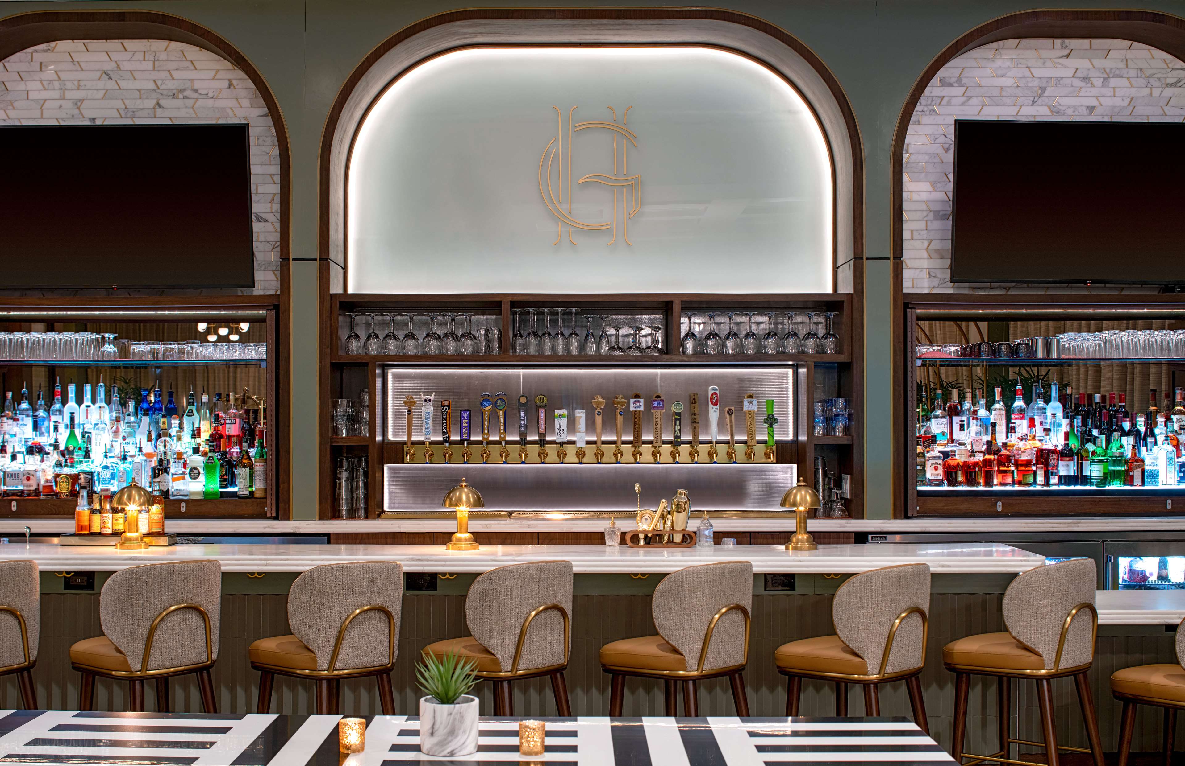 Фото Hilton Richmond Downtown