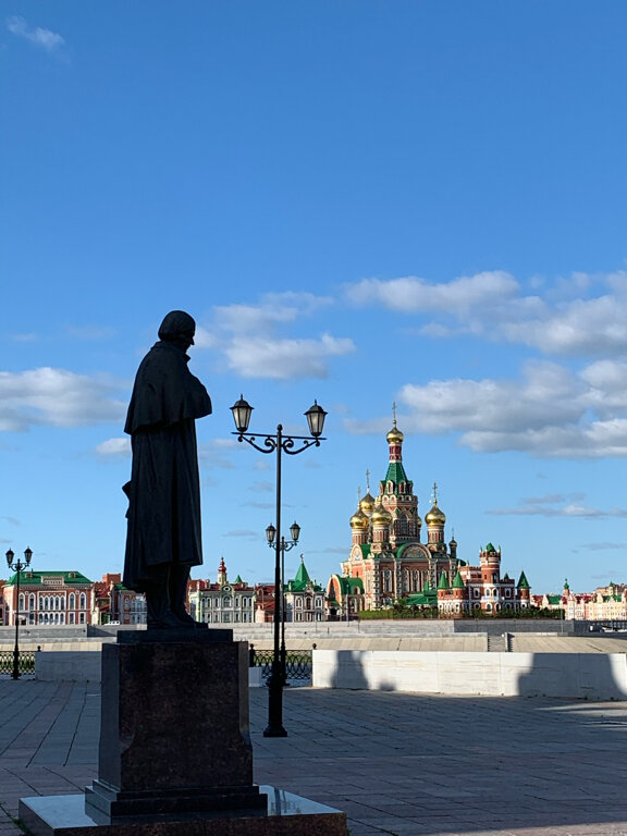 Памятник, мемориал Николай Васильевич Гоголь, Йошкар‑Ола, фото