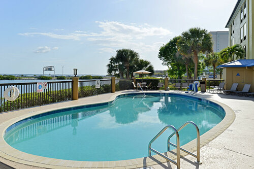 Гостиница Holiday Inn Express Hotel & Suites Tampa-Rocky Point Island, an Ihg Hotel