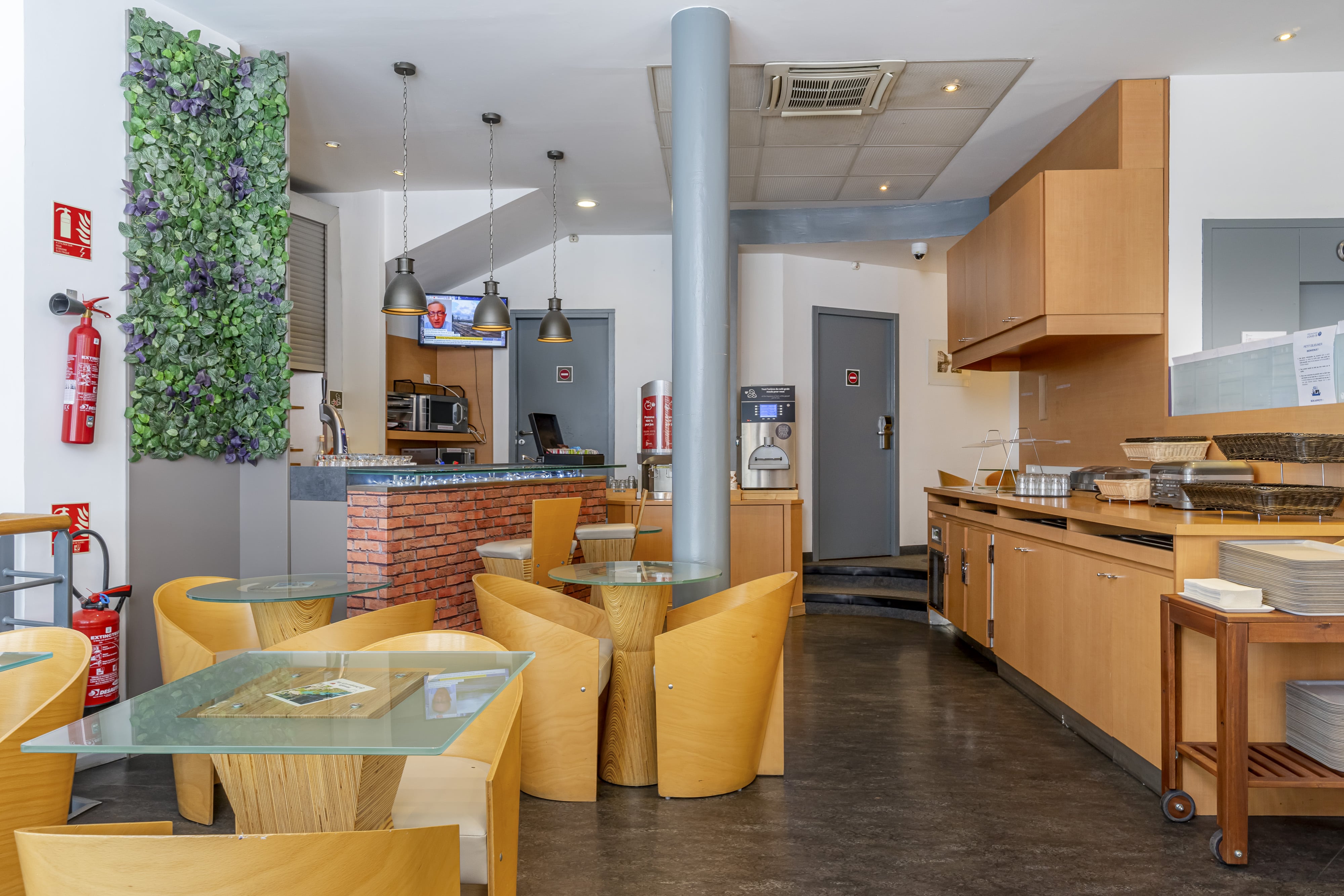 Фото B&b Hotel Marseille Centre Vieux Port