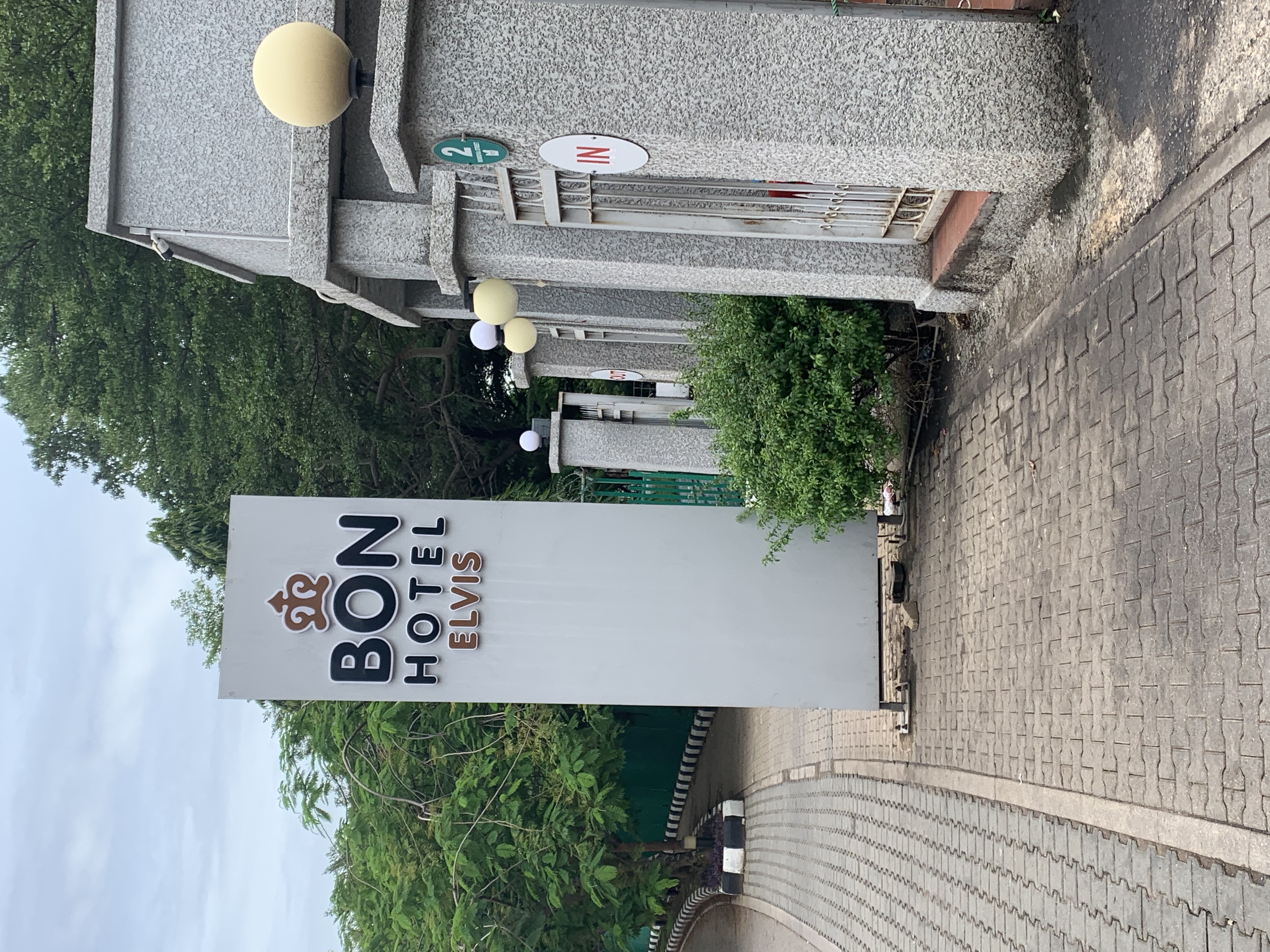 Фото отеля 1