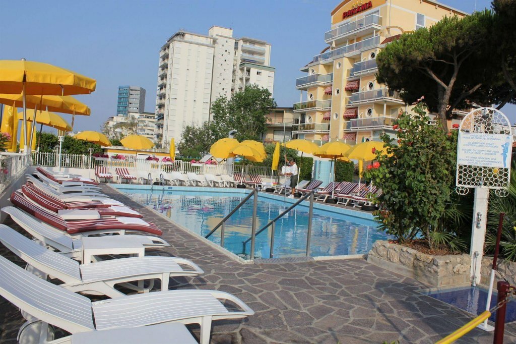 Фото Hotel Majestic